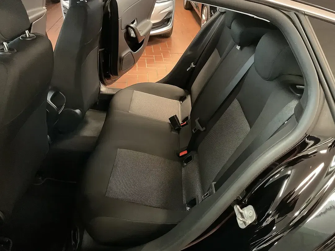 Mercedes-Benz CLA 180 - Thumbnail 6