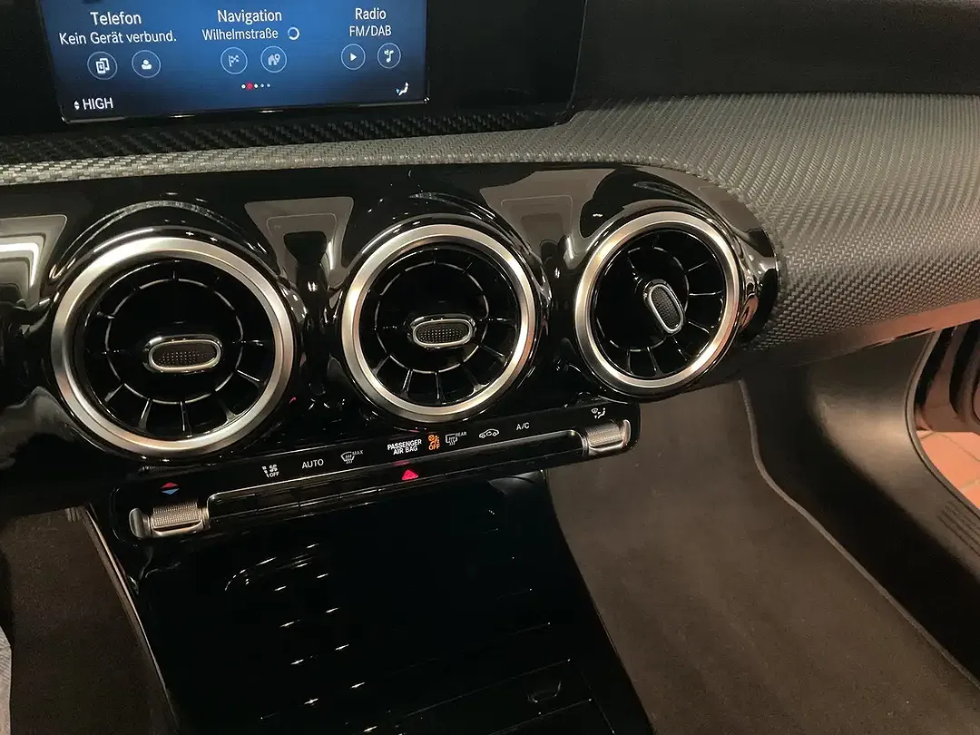 Mercedes-Benz CLA 180 - Thumbnail 13