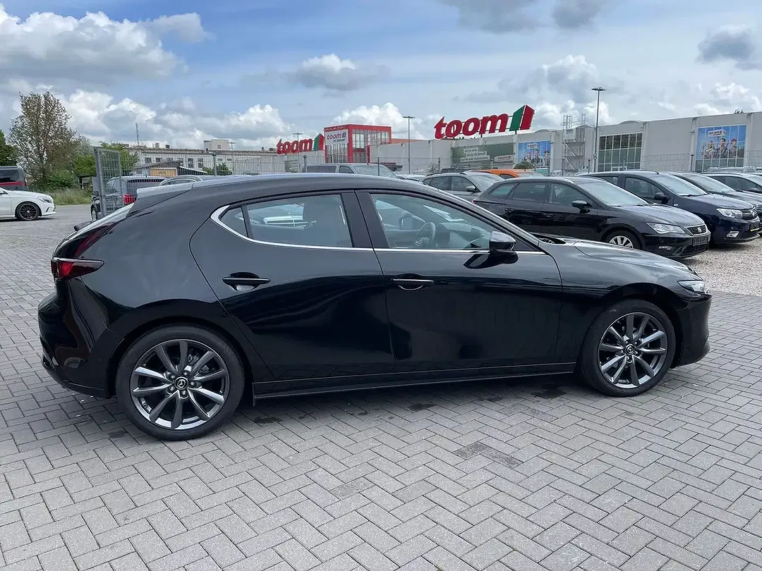 Mazda 3 - Thumbnail 4
