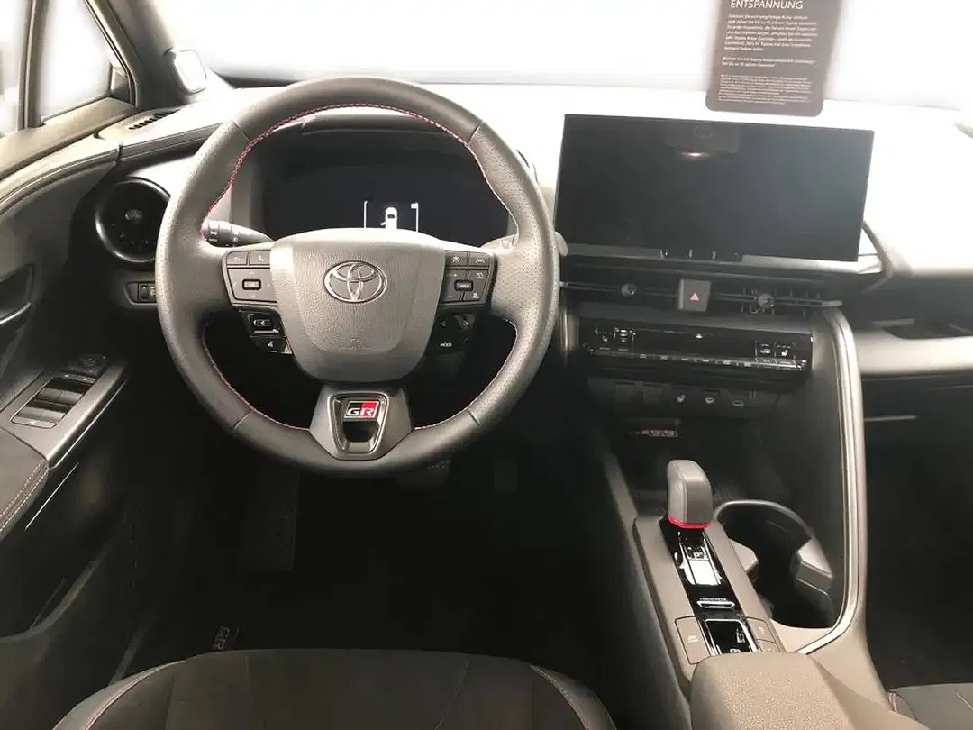 Toyota C-HR - Thumbnail 10