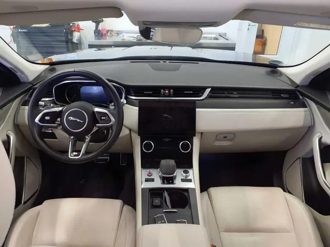 Jaguar F-Pace - Thumbnail 7