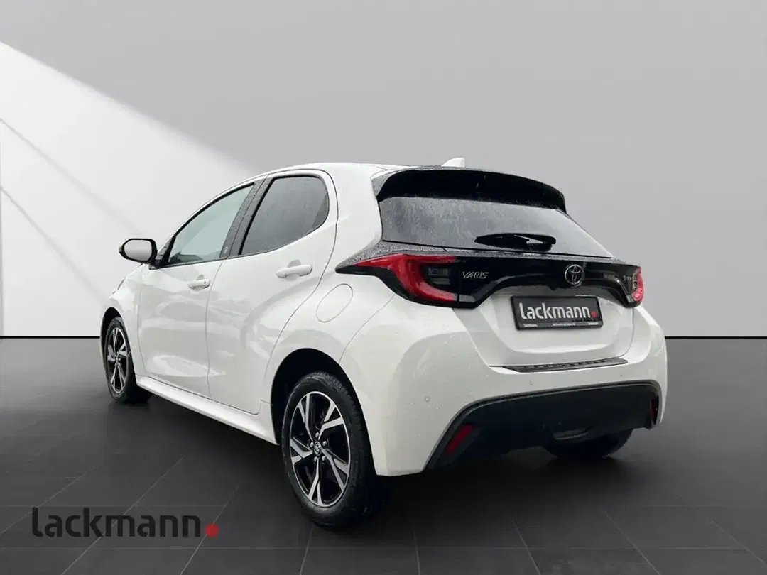 Toyota Yaris - Thumbnail 6