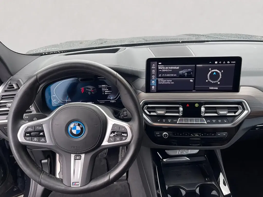 BMW iX3 - Thumbnail 10