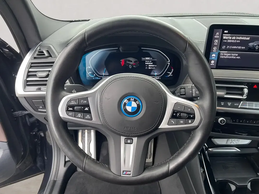 BMW iX3 - Thumbnail 13