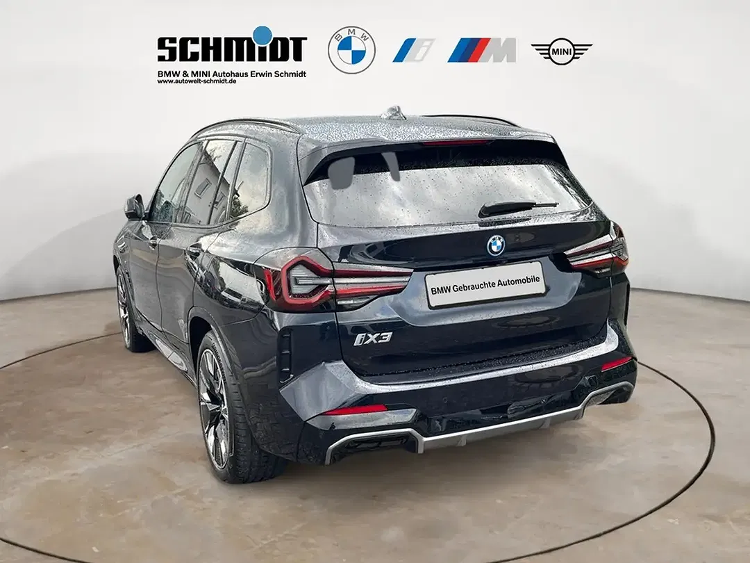BMW iX3 - Thumbnail 3