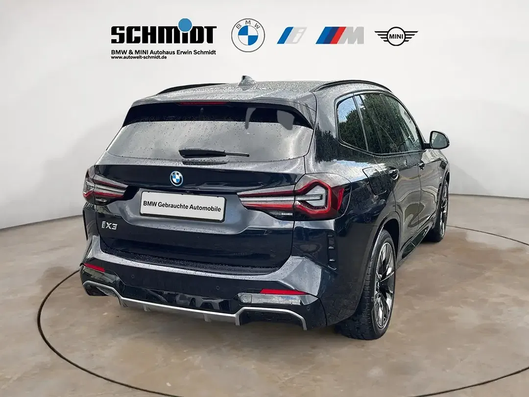 BMW iX3 - Thumbnail 5