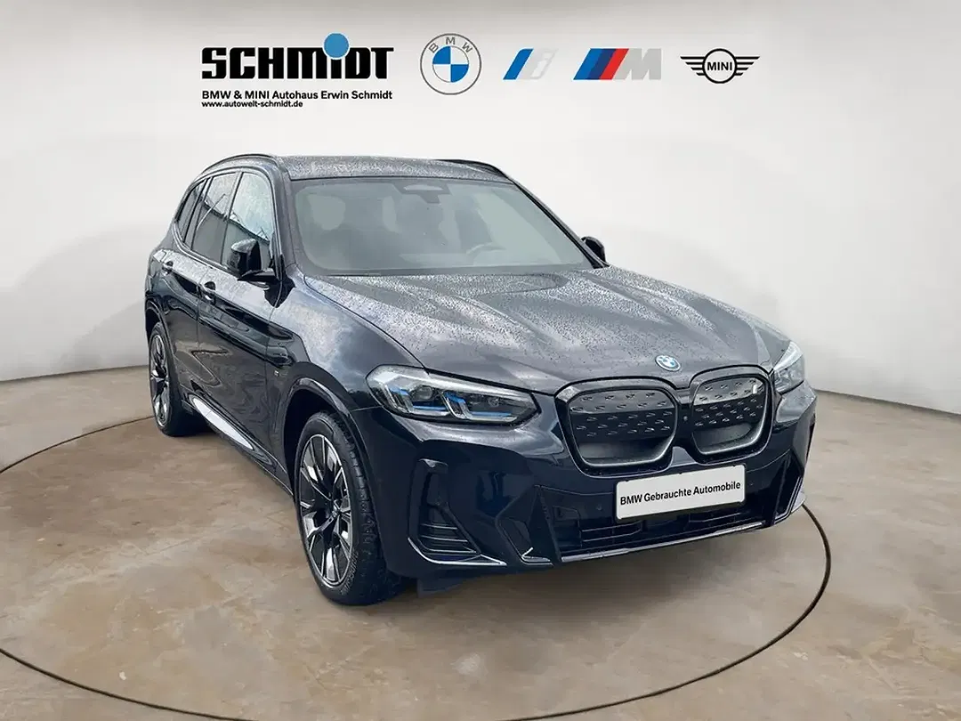 BMW iX3 - Thumbnail 7