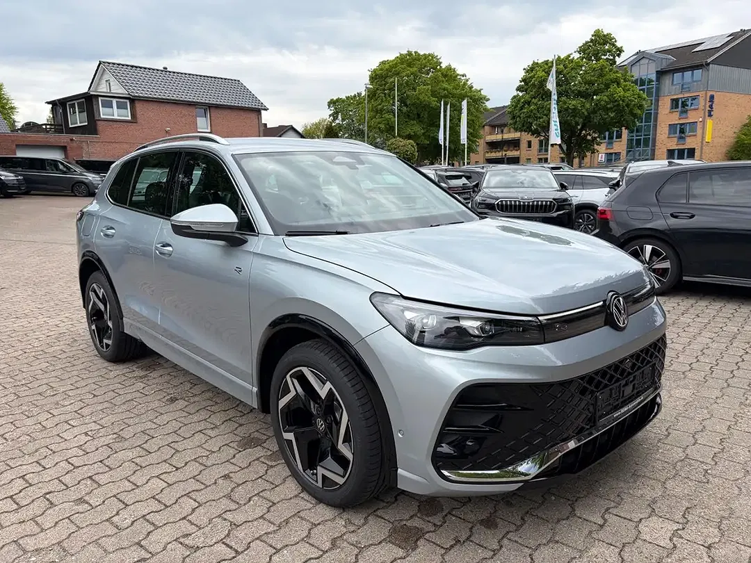 Volkswagen Tiguan - Thumbnail 1