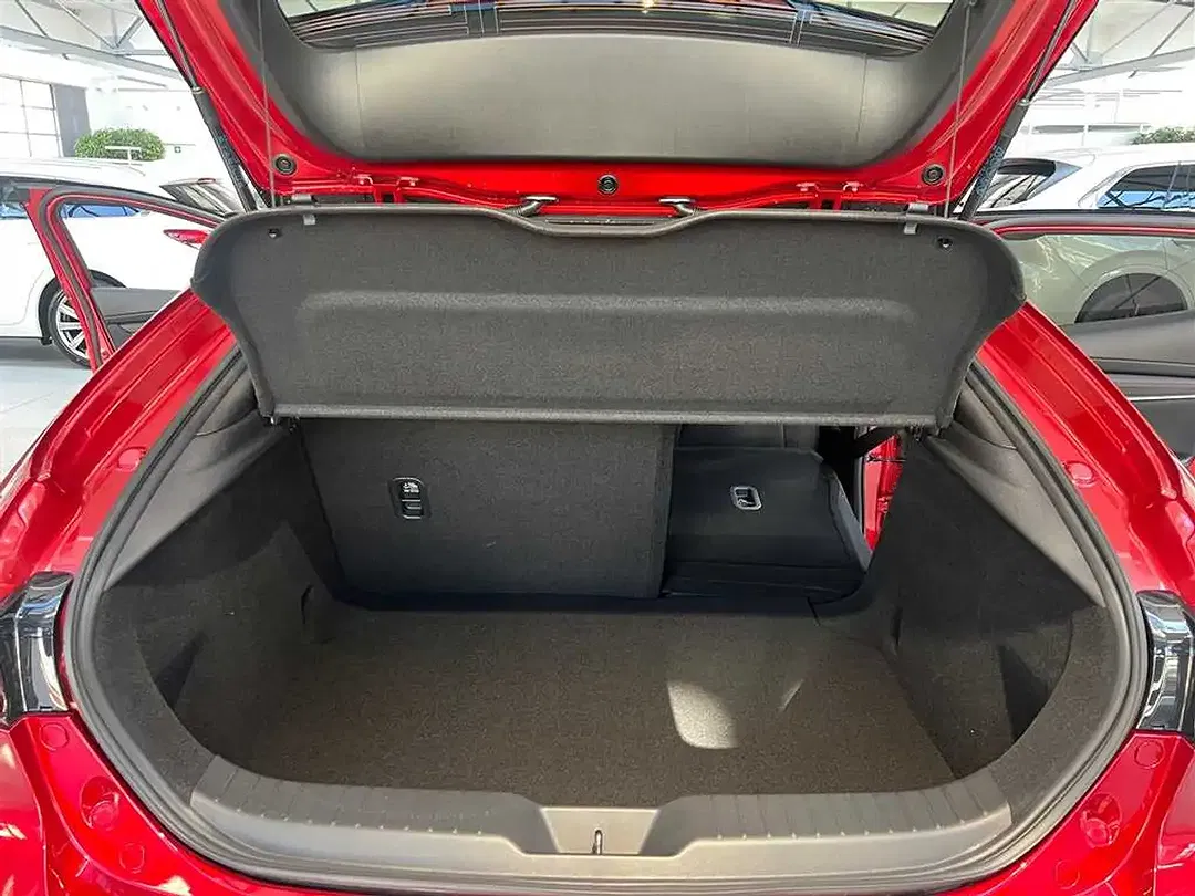 Mazda 3 - Thumbnail 9