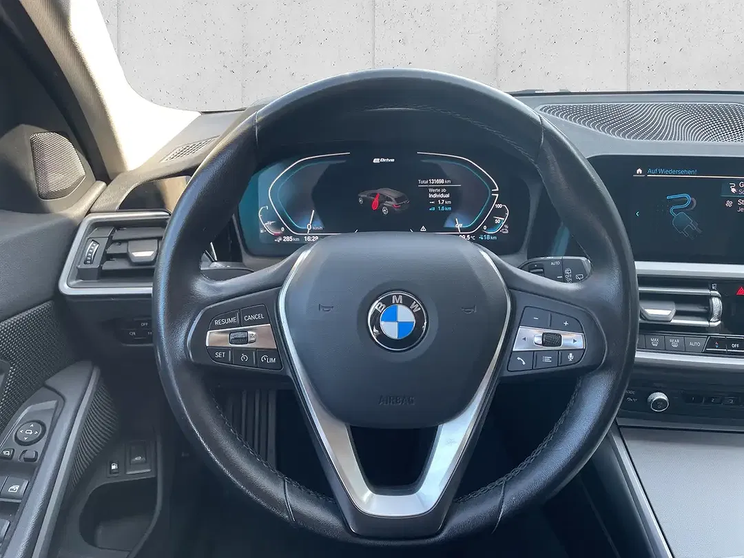 BMW 320 - Thumbnail 11