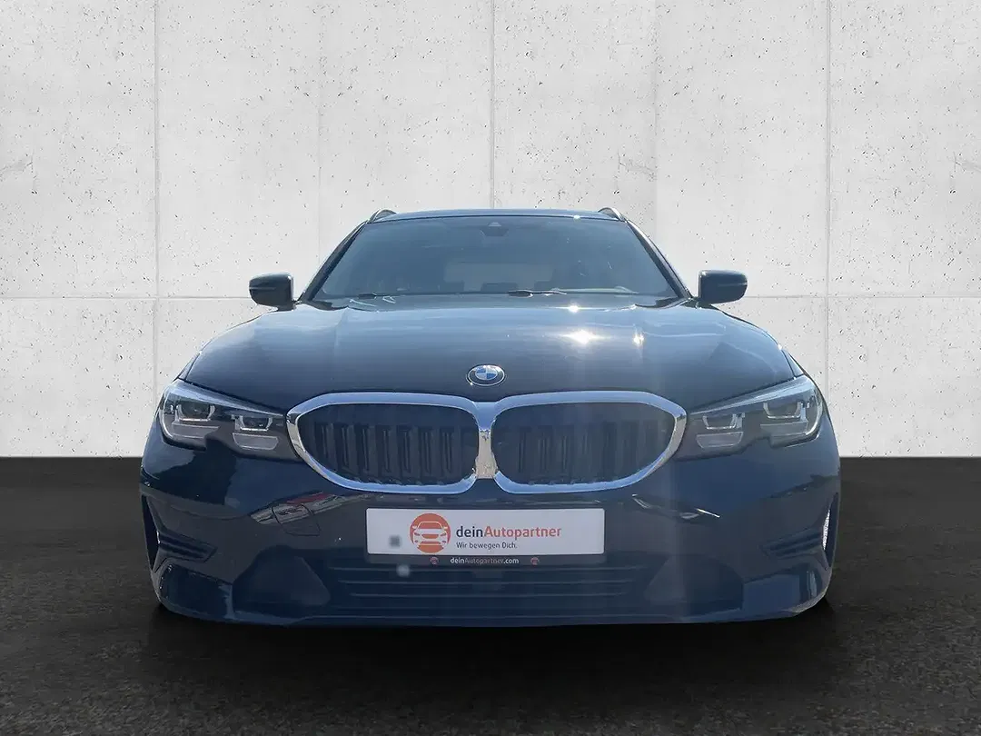 BMW 320 - Thumbnail 3