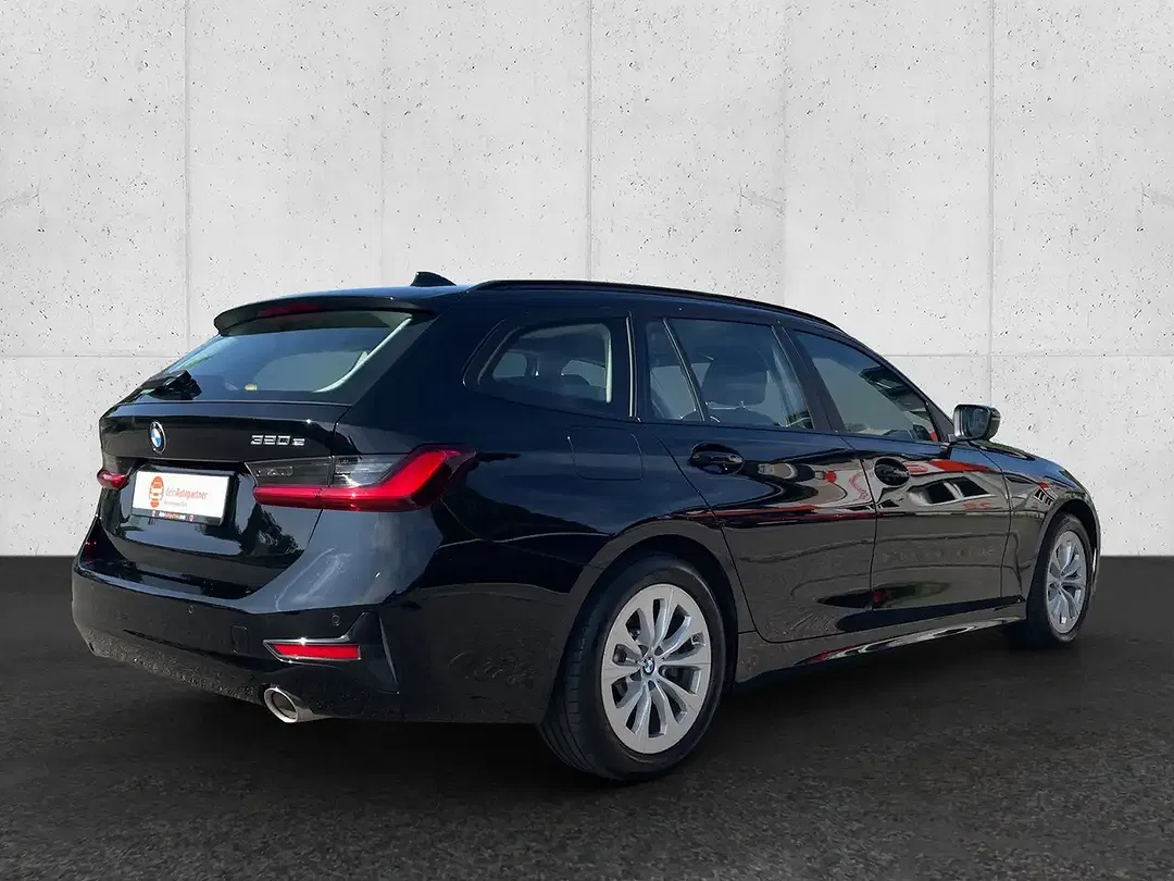 BMW 320 - Thumbnail 8