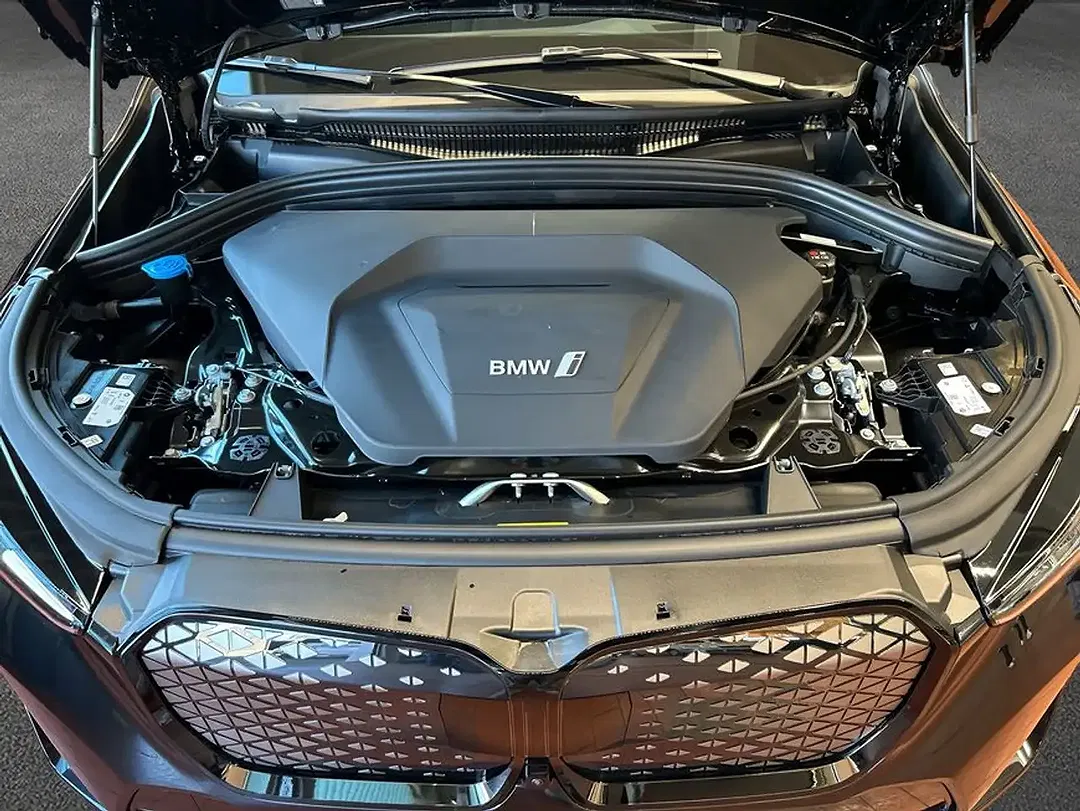 BMW iX1 - Thumbnail 8