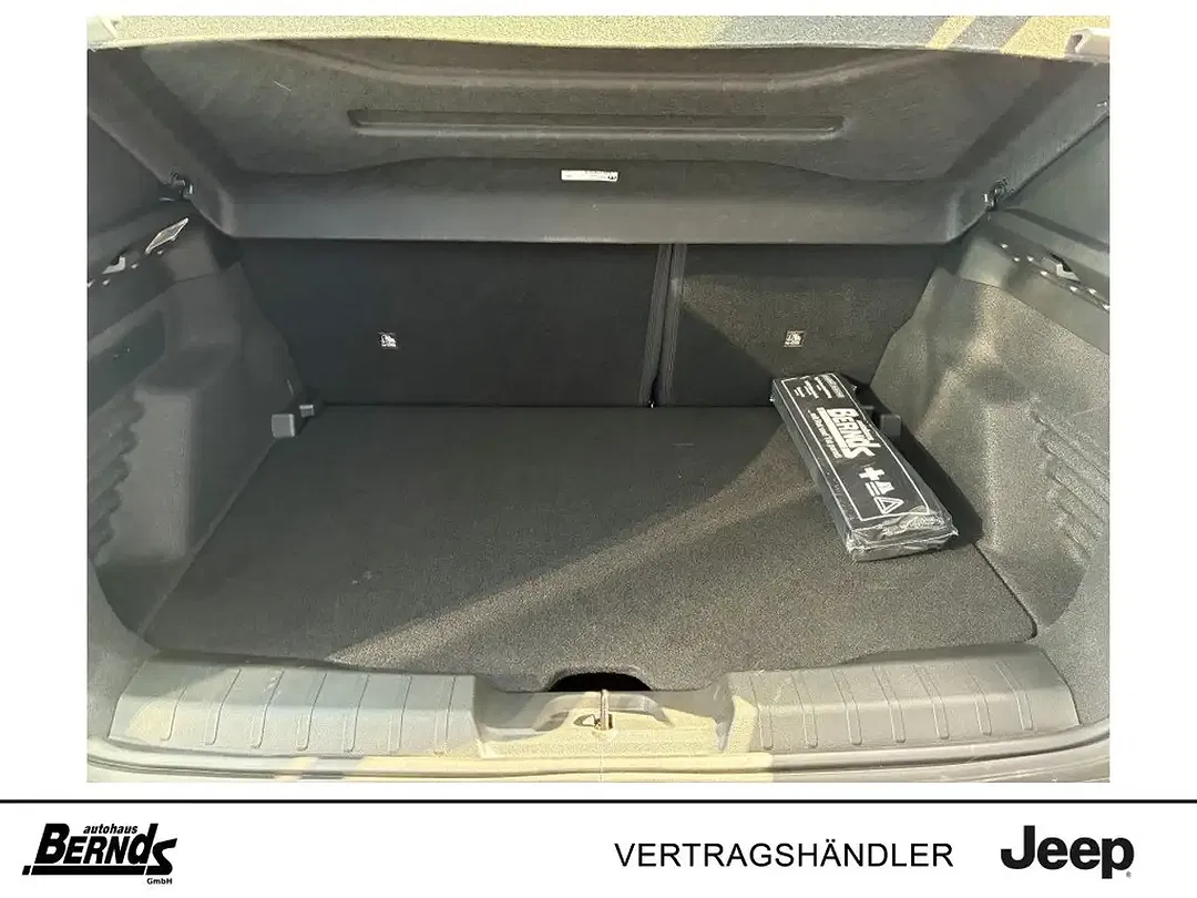 Jeep Avenger - Thumbnail 8