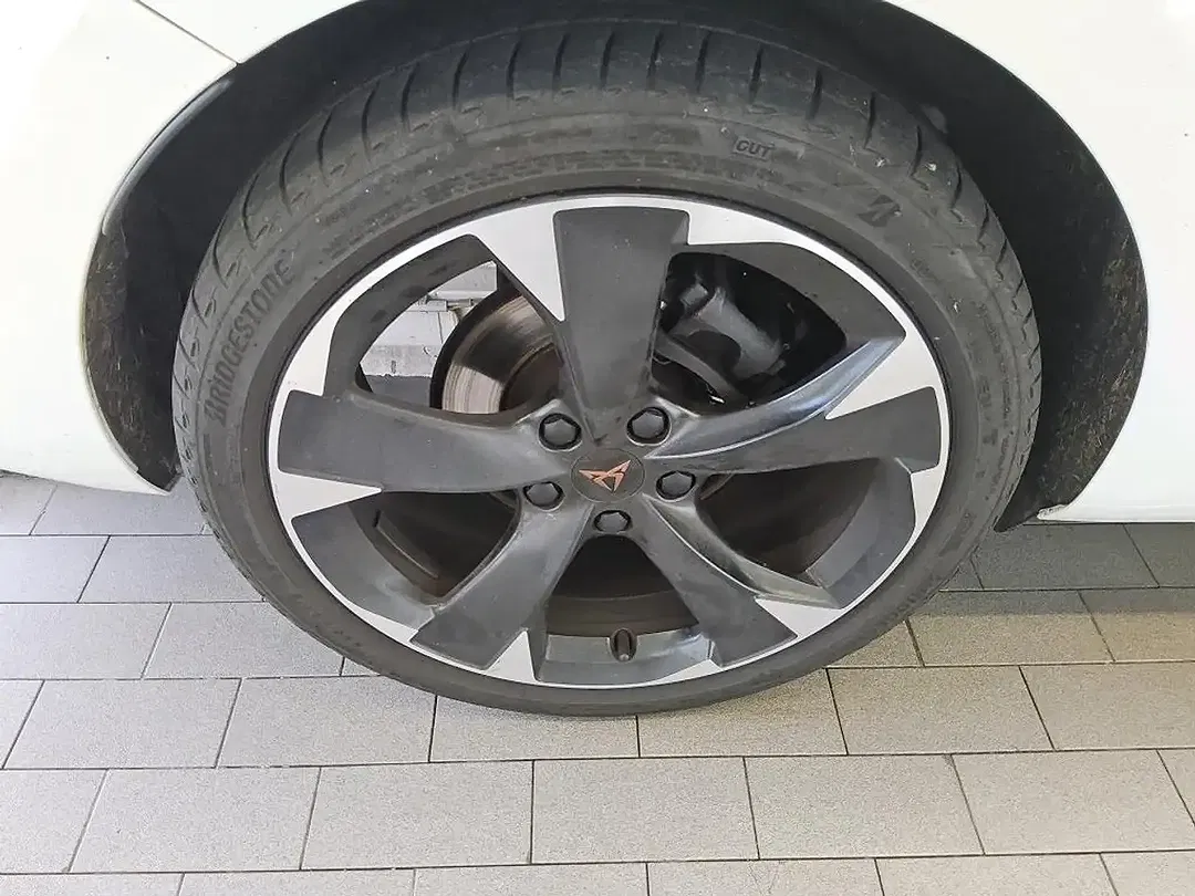 CUPRA Leon - Thumbnail 3