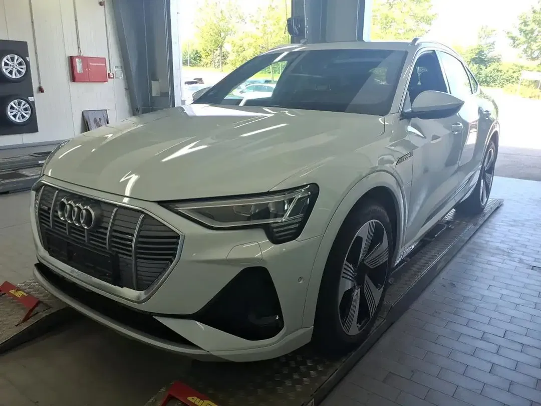 Audi e-tron - Thumbnail 2