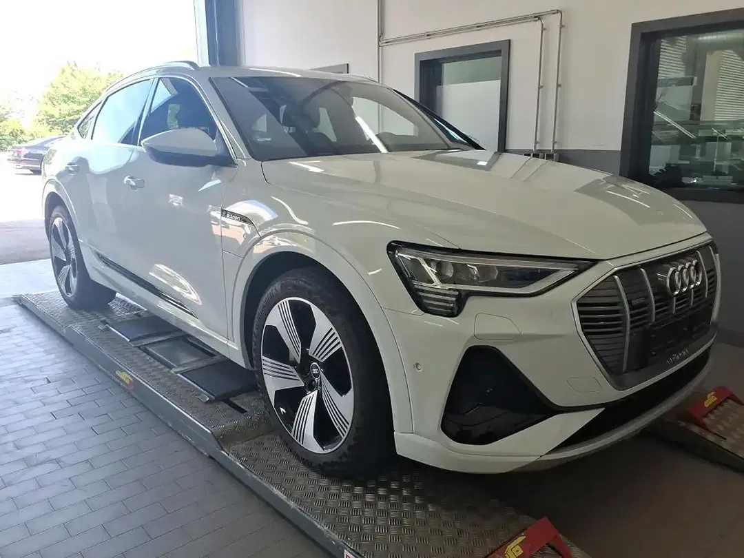 Audi e-tron - Thumbnail 4