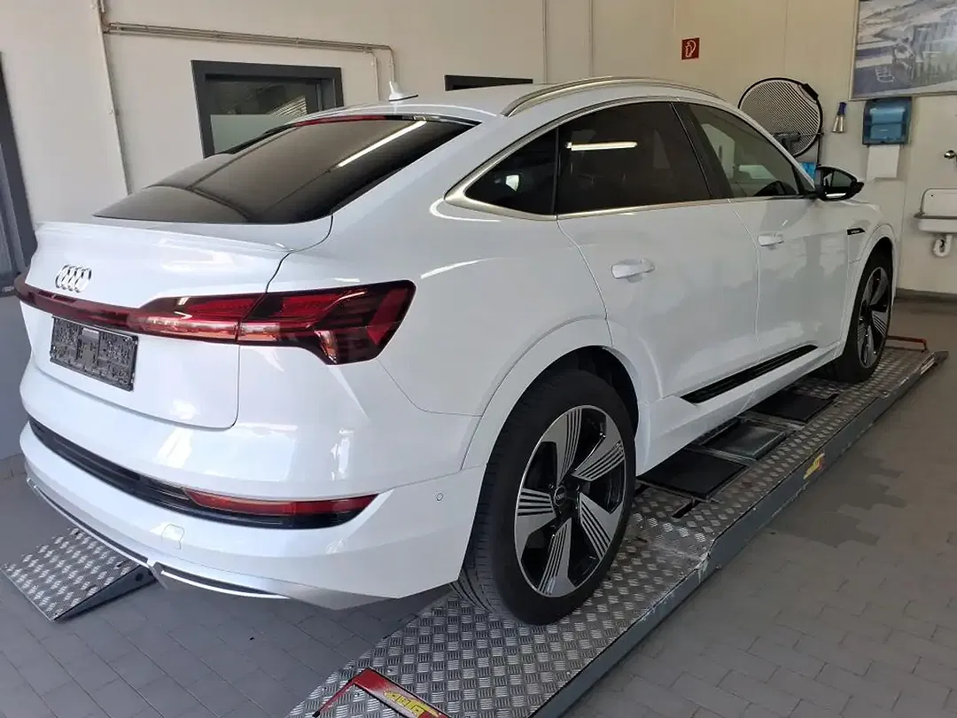 Audi e-tron - Thumbnail 6