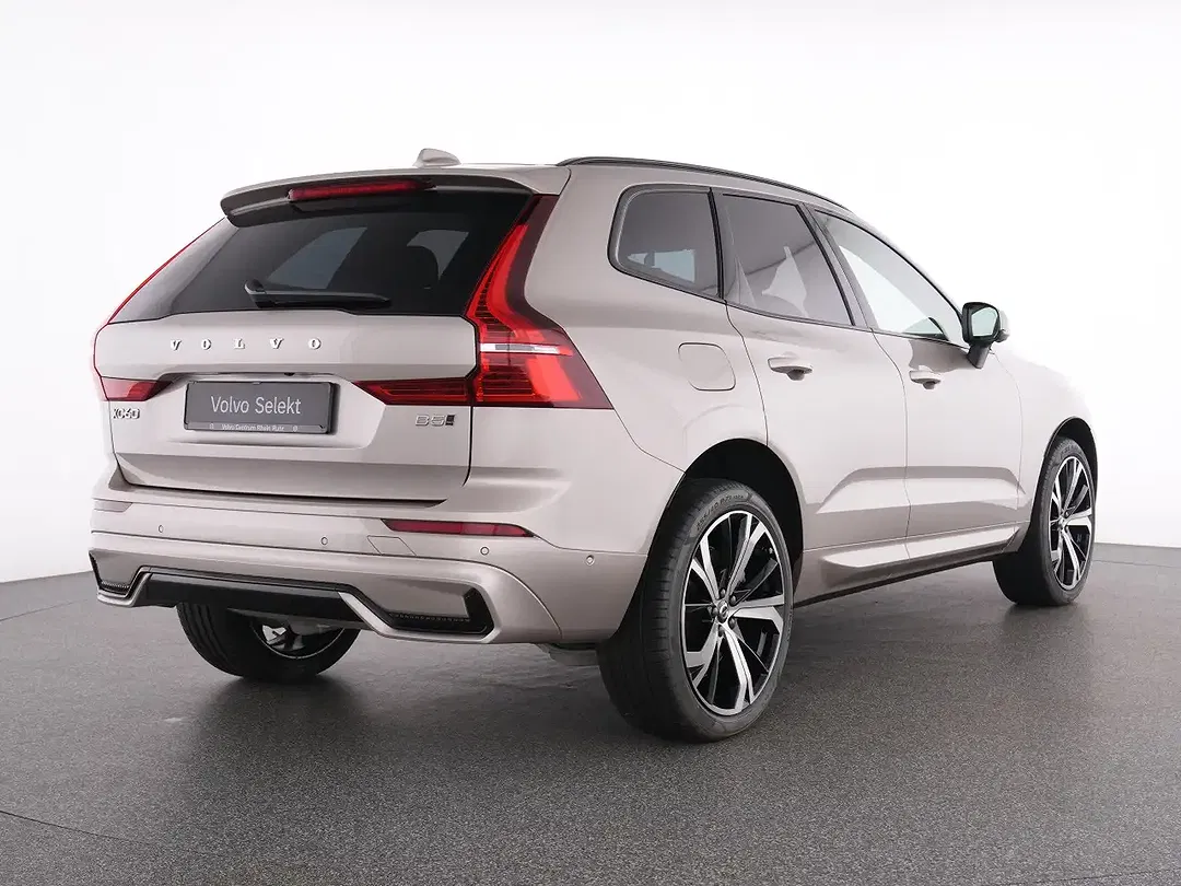 Volvo XC60 B5 AWD Ultra Dark - foto 2