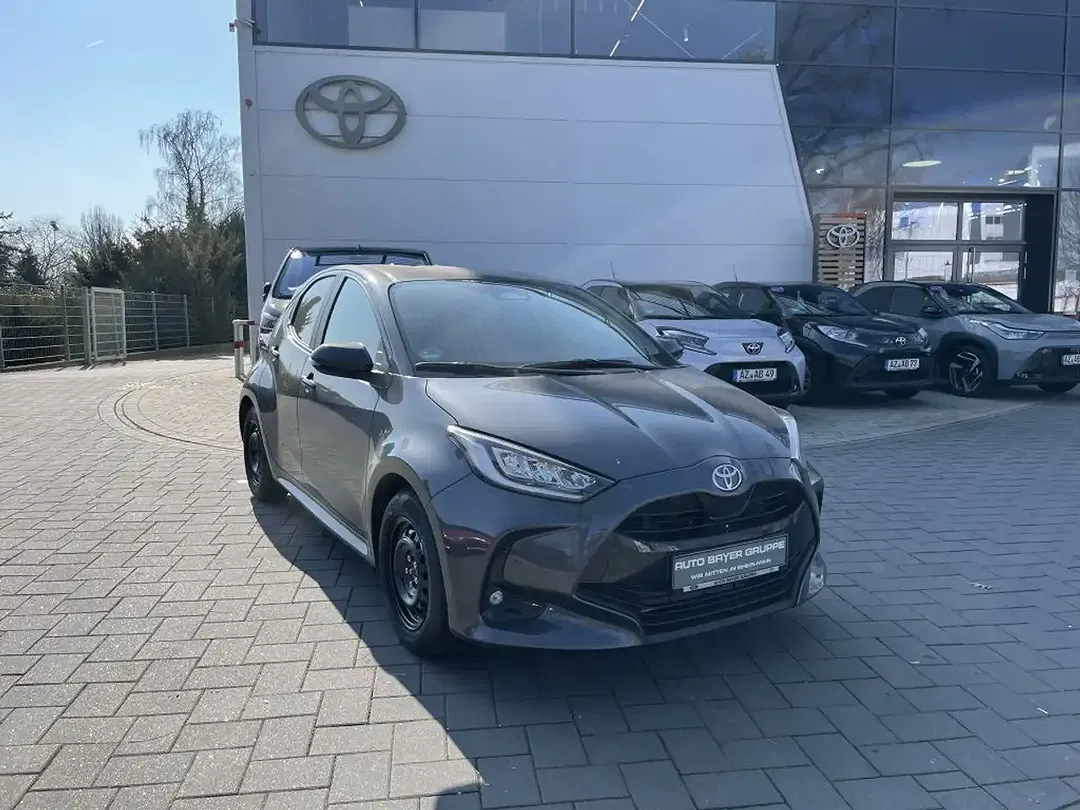 Toyota Yaris - Thumbnail 1