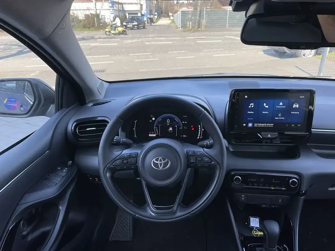 Toyota Yaris - Thumbnail 11
