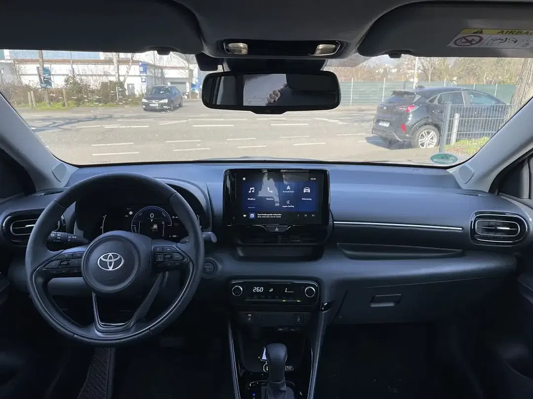 Toyota Yaris - Thumbnail 12