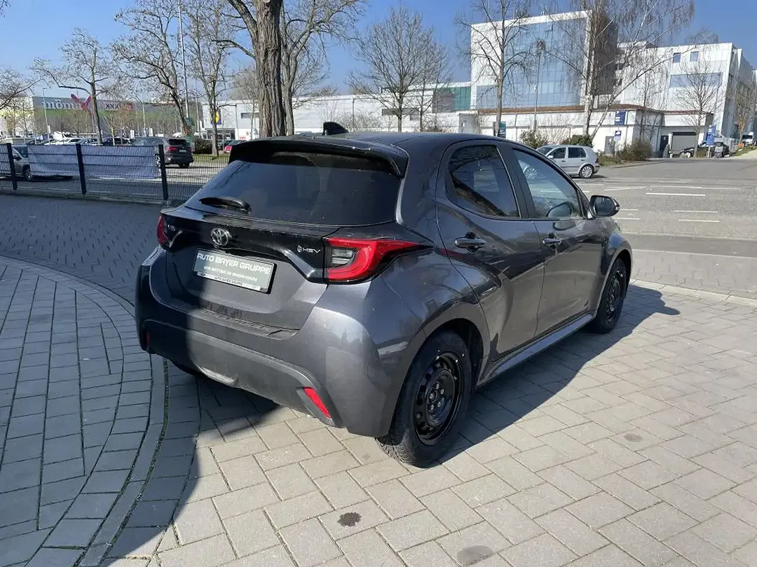 Toyota Yaris - Thumbnail 3