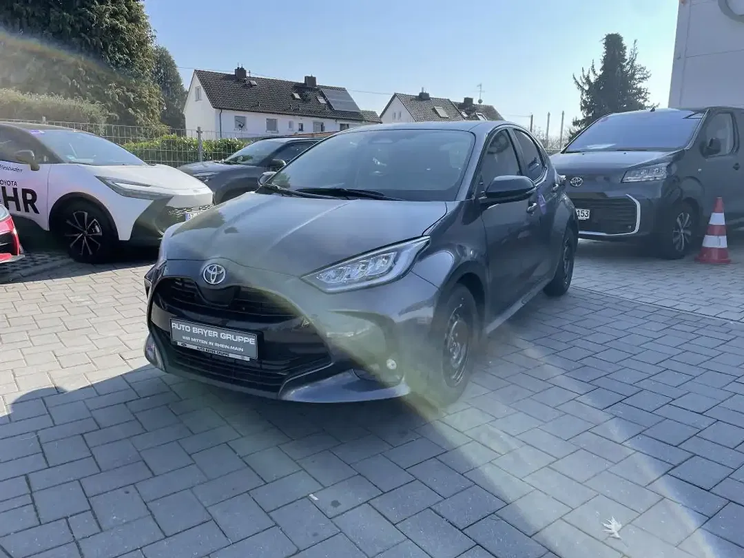 Toyota Yaris - Thumbnail 8