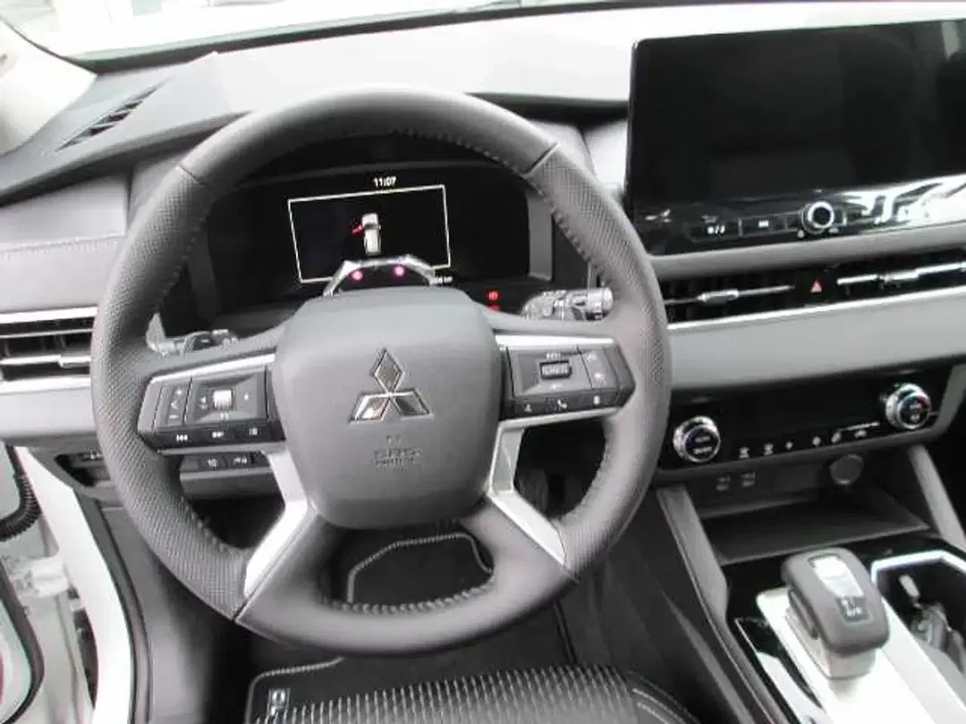 Mitsubishi Outlander - Thumbnail 11