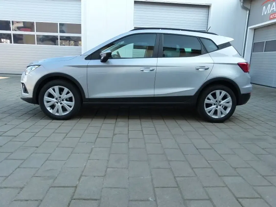 SEAT Arona - Thumbnail 3