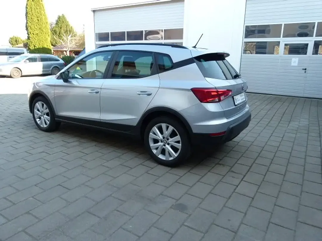 SEAT Arona - Thumbnail 4