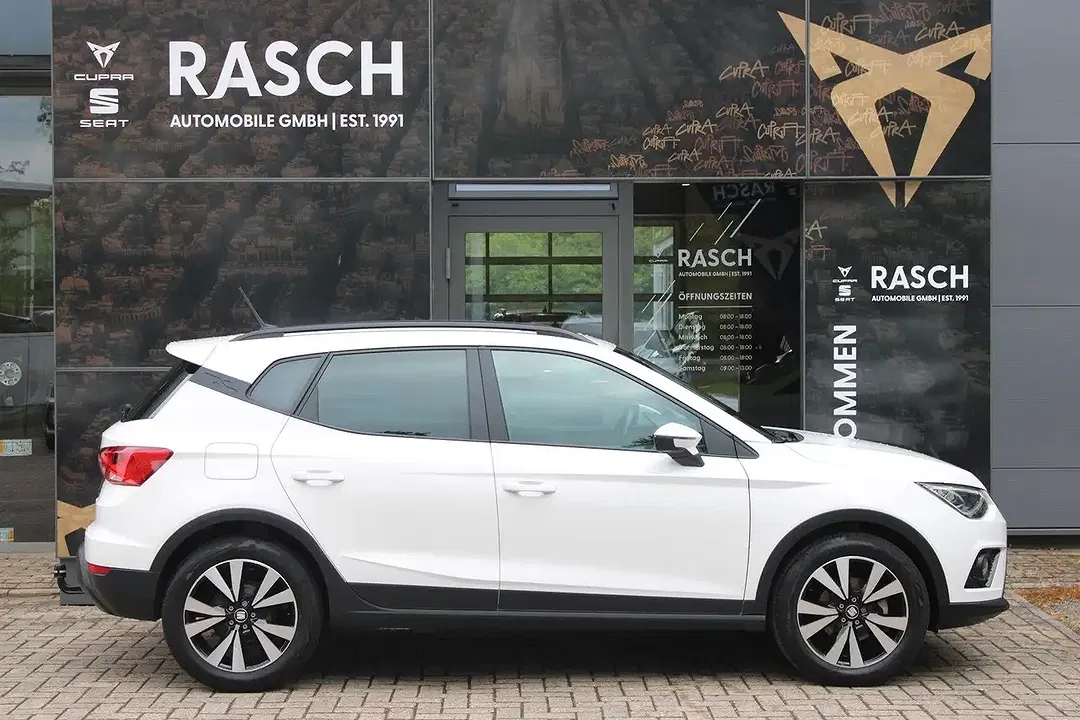 SEAT Arona - Thumbnail 3