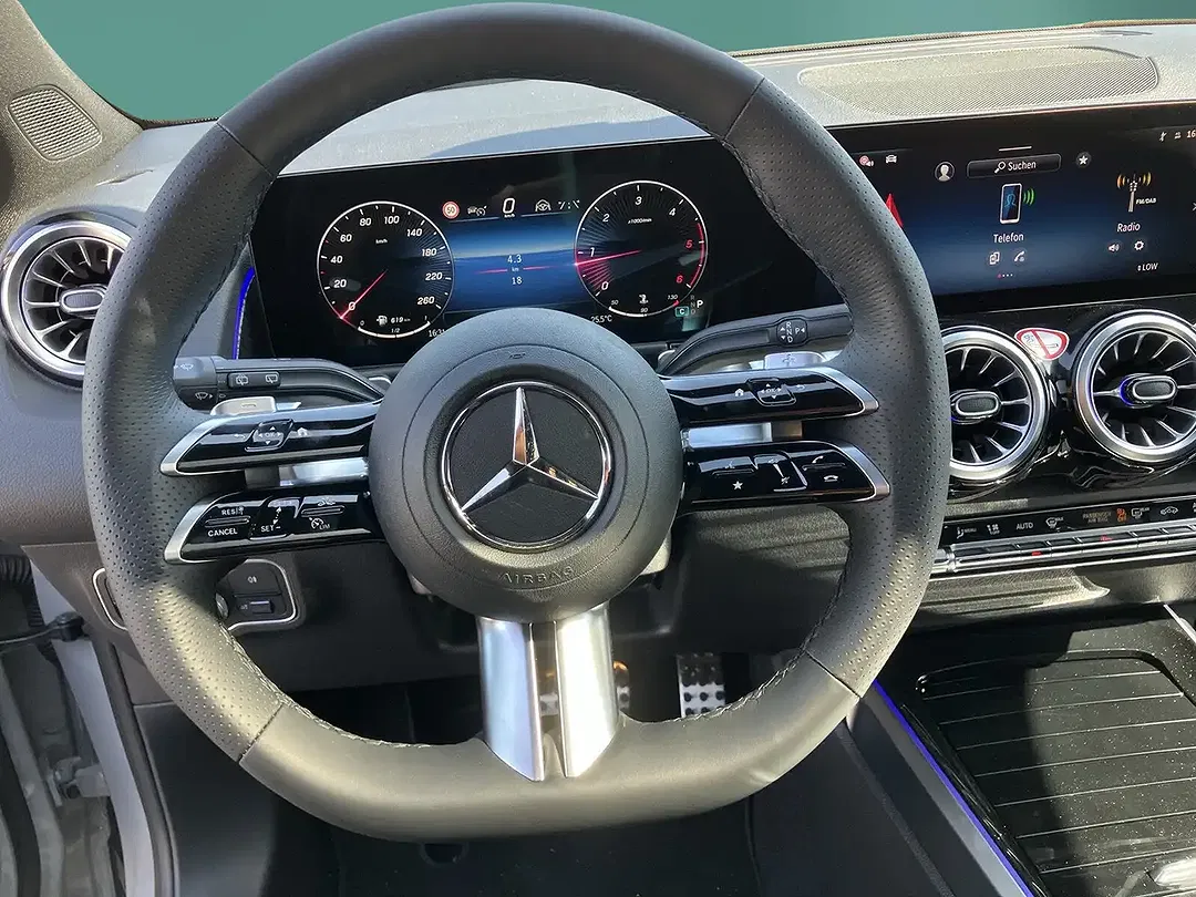 Mercedes-Benz GLB 220 - Thumbnail 14
