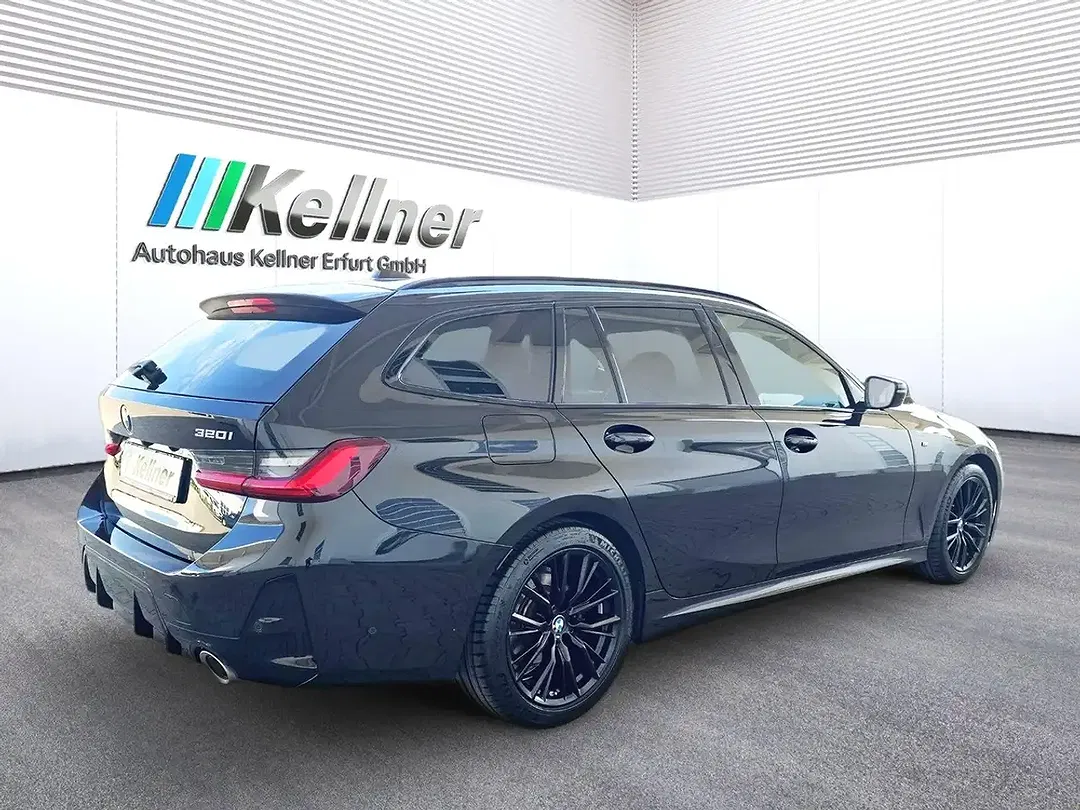 BMW 320 - Thumbnail 1
