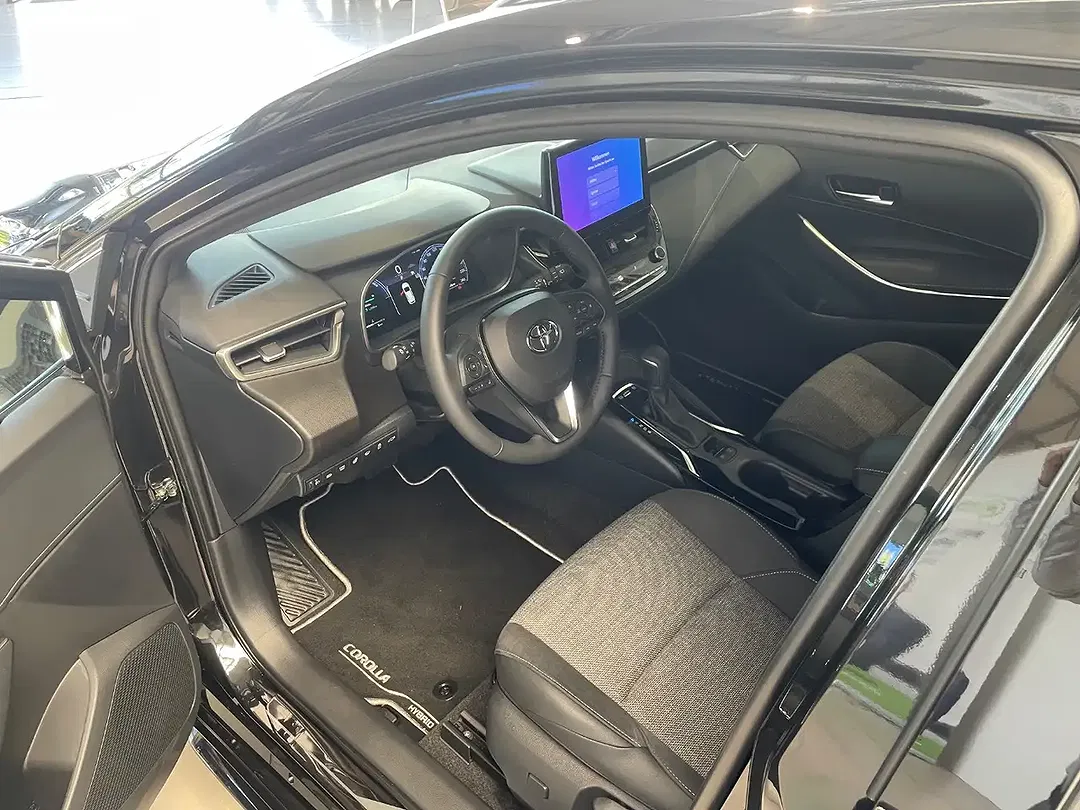 Toyota Corolla - Thumbnail 8
