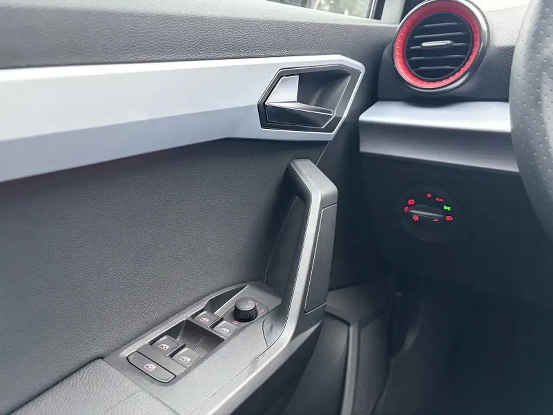 SEAT Arona - Thumbnail 14