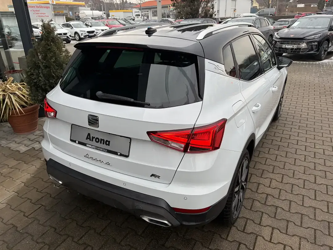 SEAT Arona - Thumbnail 4