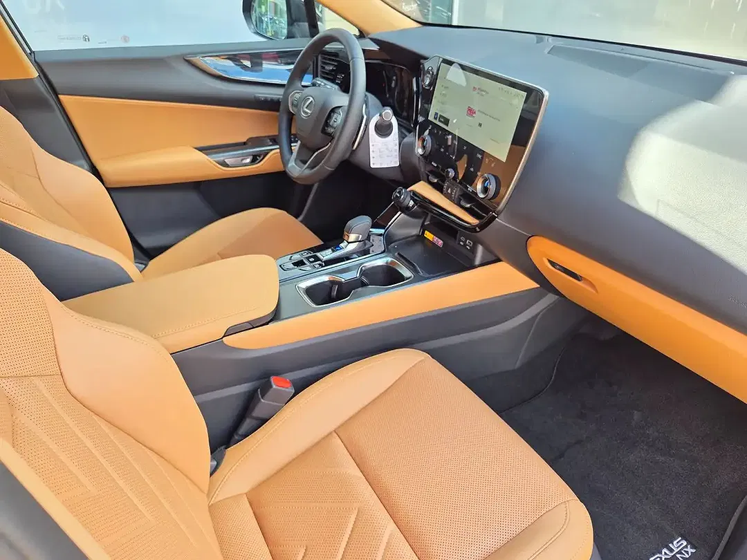 Lexus NX 450h+ - Thumbnail 10