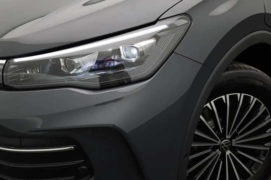 Volkswagen Tiguan - Thumbnail 9
