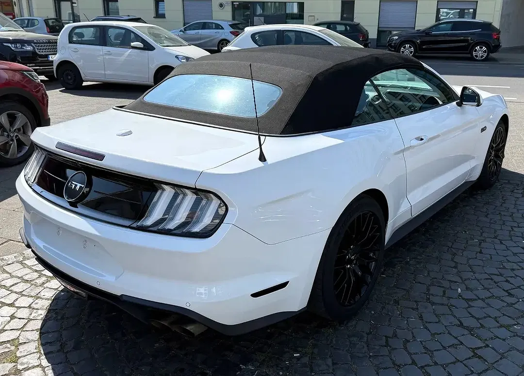 Ford Mustang - Thumbnail 11