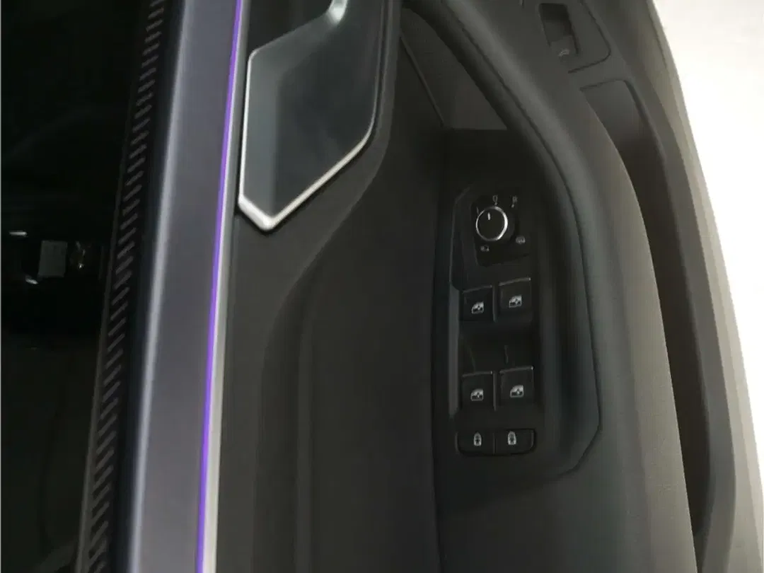Volkswagen Touareg - Thumbnail 12