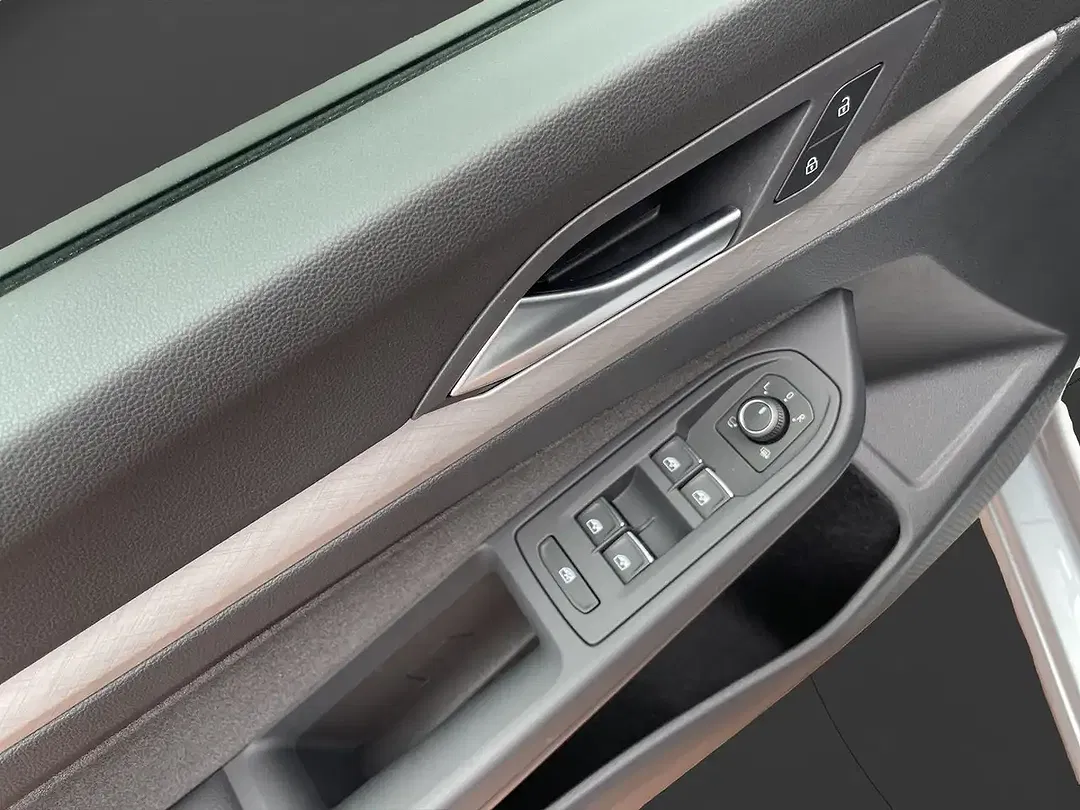 Volkswagen Golf - Thumbnail 10