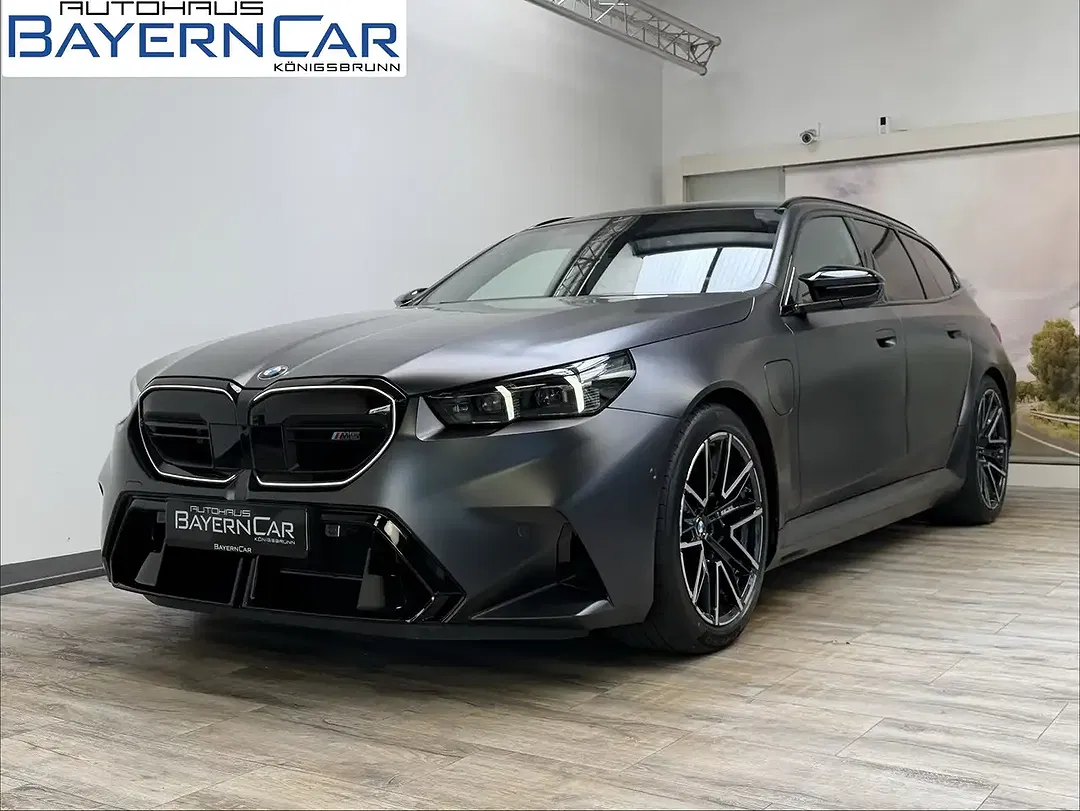 BMW M5 - foto 1