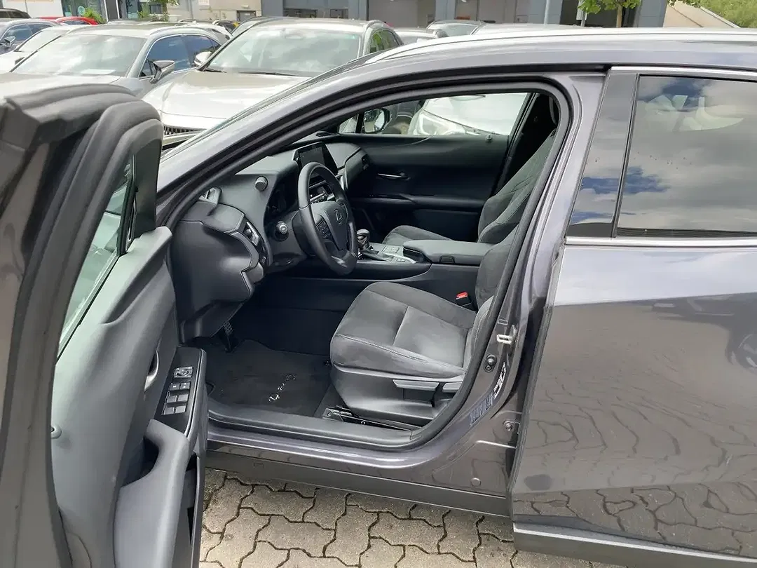 Lexus UX 250h - Thumbnail 10