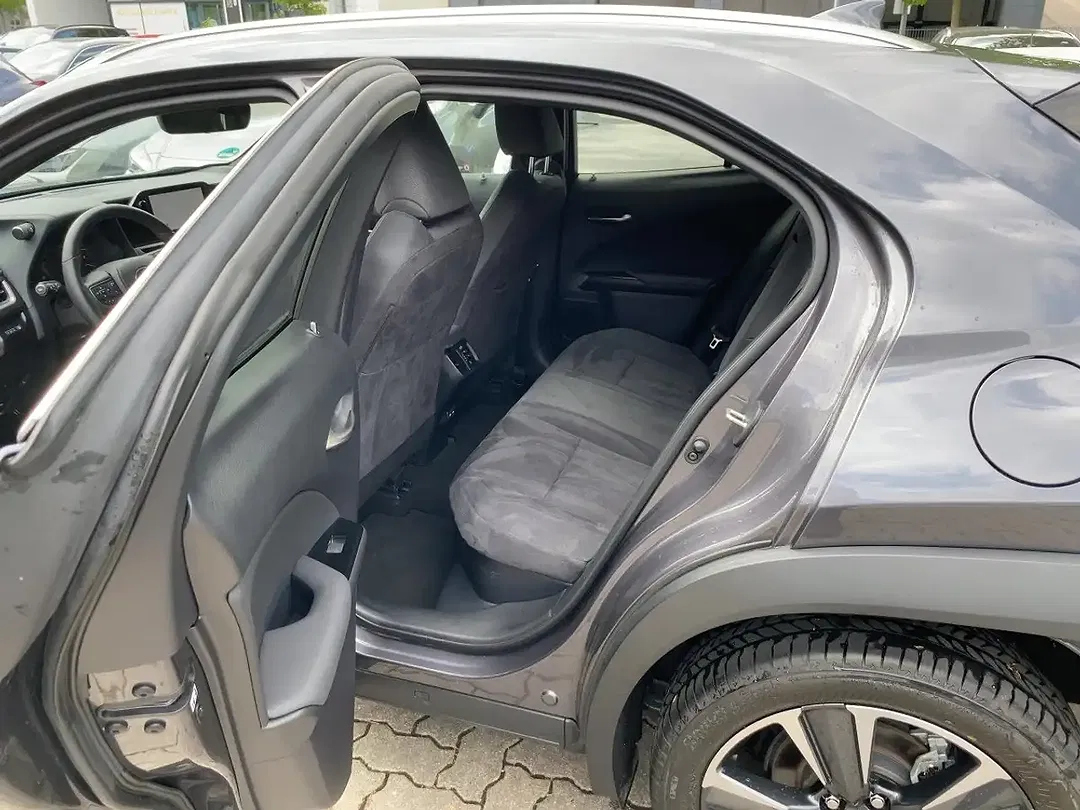 Lexus UX 250h - Thumbnail 11