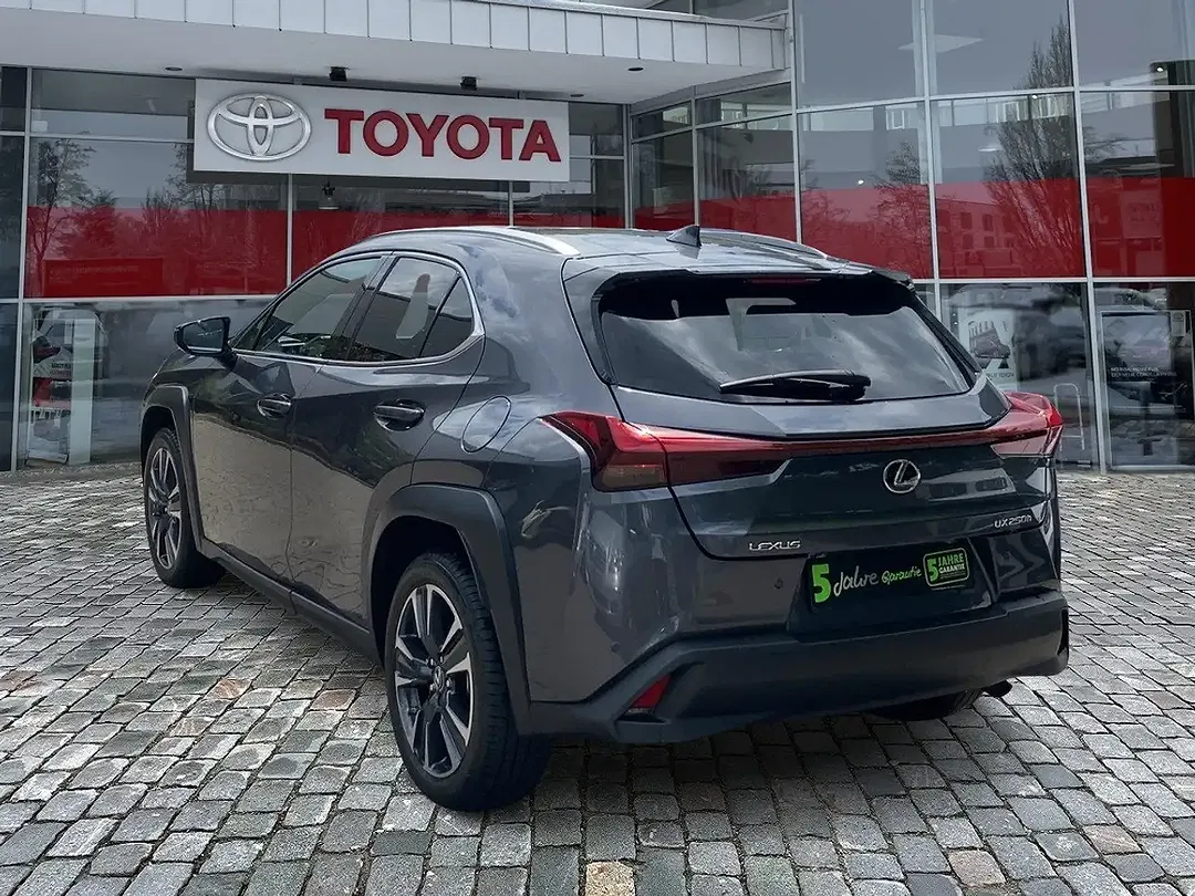 Lexus UX 250h - Thumbnail 4