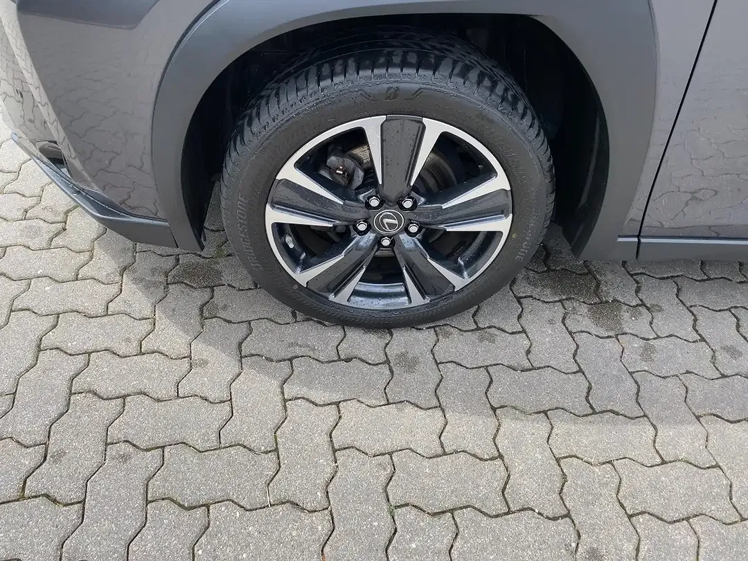 Lexus UX 250h - Thumbnail 8