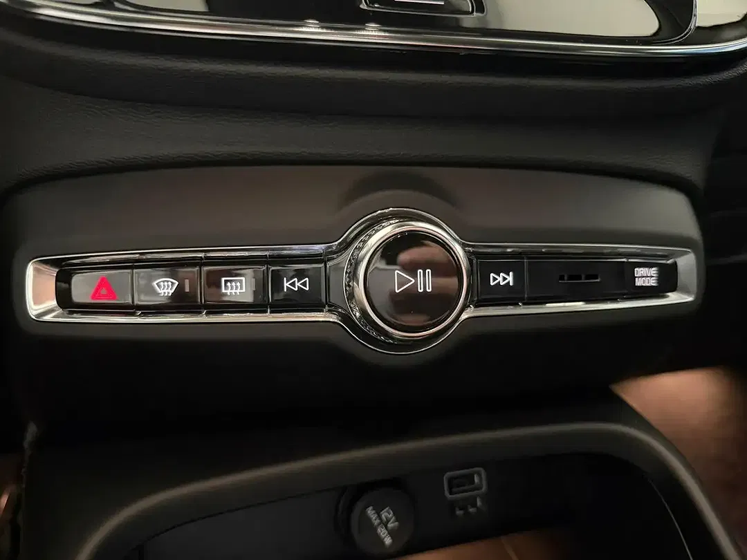 Volvo XC40 - Thumbnail 11
