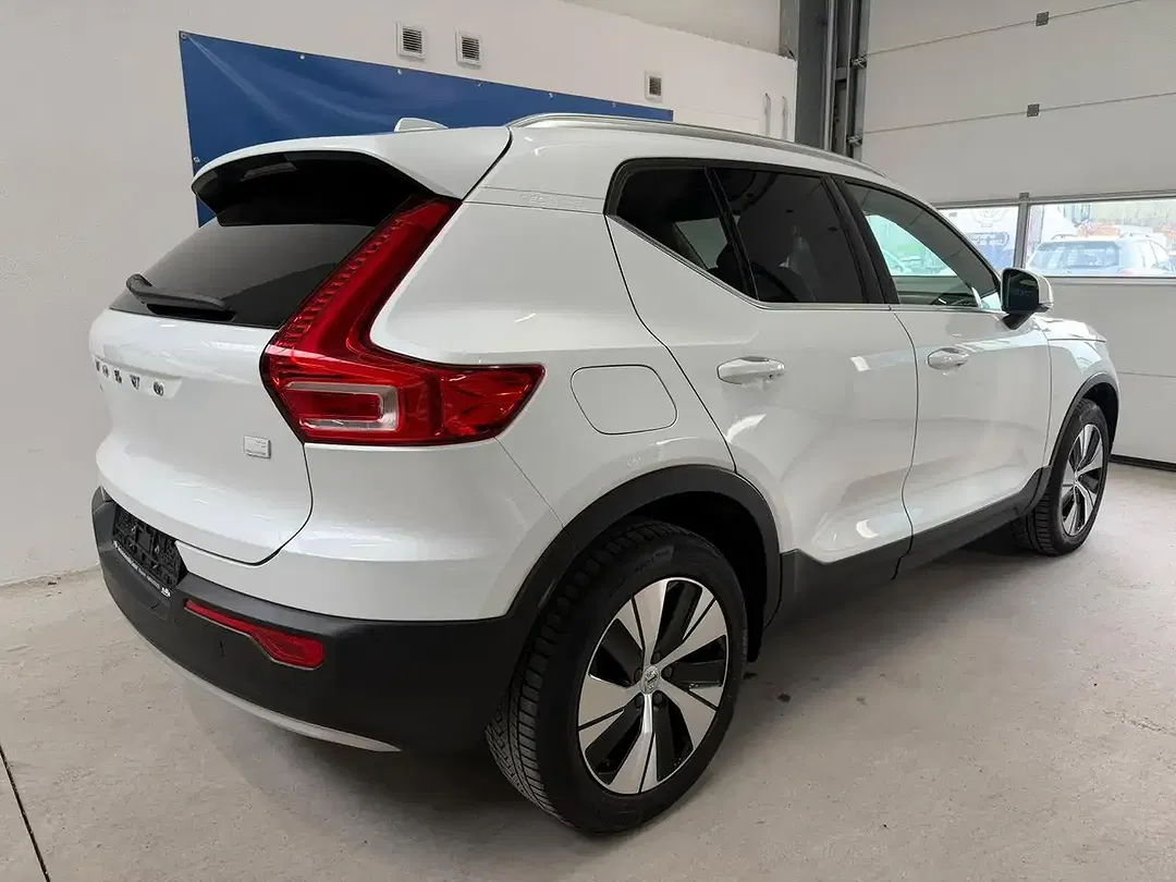 Volvo XC40 - Thumbnail 3