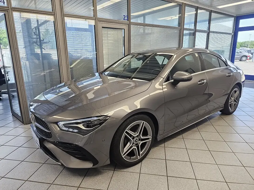Mercedes-Benz CLA 200 - Thumbnail 1